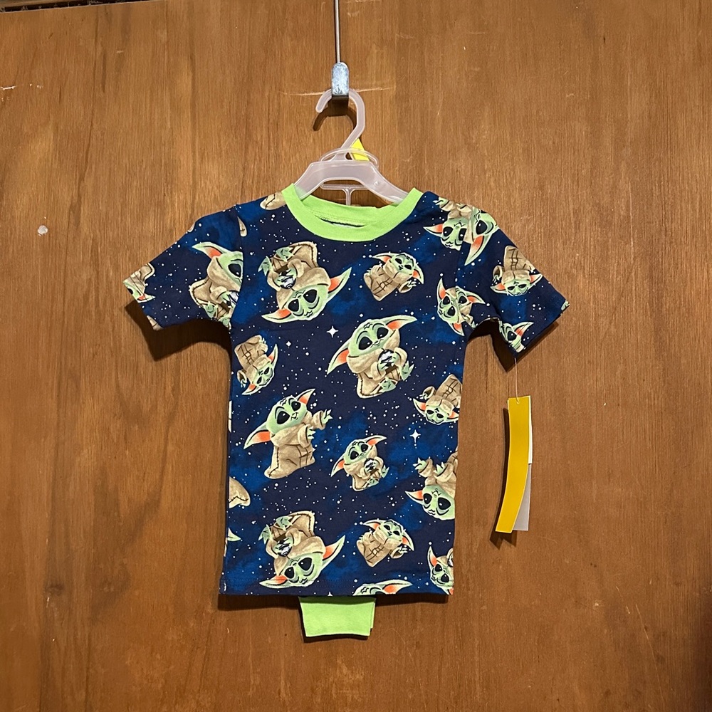Star Wars Mandalorian Baby Yoda Graphic Boy Pijama Top & Pant Set